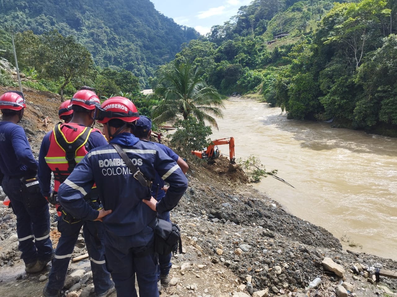 Madre murió al intentar salvar a su hija arrastrada por río en el Cañón del Micay, en Cauca