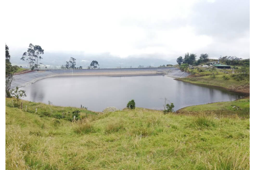 CAR impone medida preventiva a embalse ilegal que captaba agua de tres quebradas