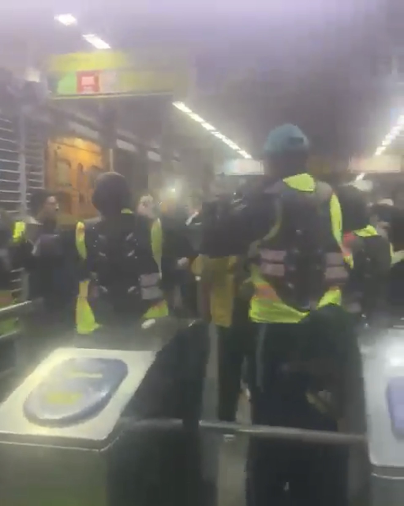 Denuncian agresión en Transmilenio tras control a colados: jóvenes terminaron lesionados