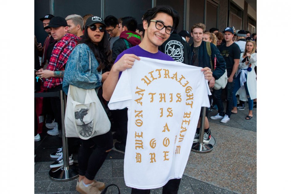 ¿Kanye West estafó a sus fans vendiéndoles camisetas caras?