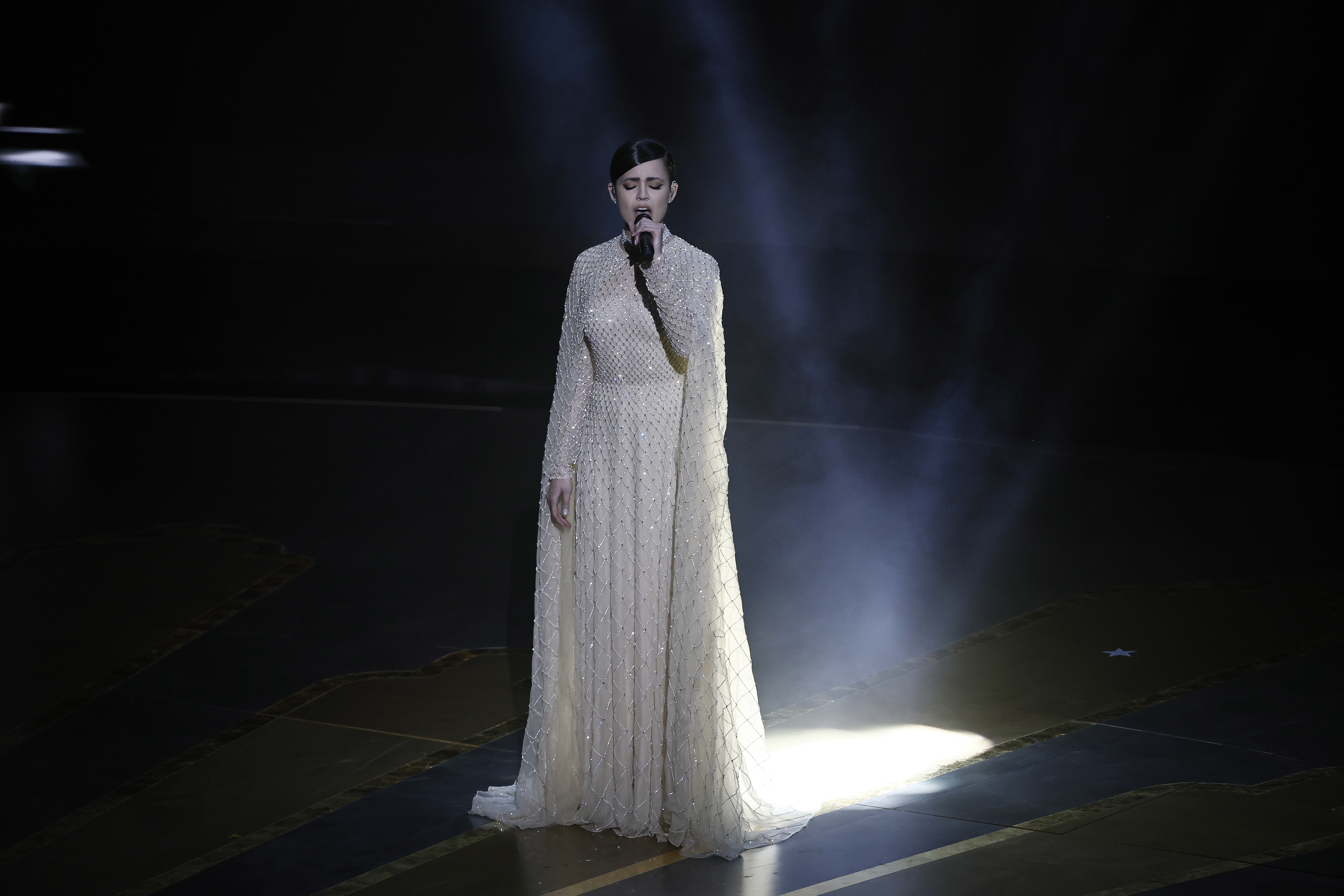 Hollywood (United States), 13/03/2023.- Sofia Carson performs during the 95th annual Academy Awards ceremony at the Dolby Theatre in Hollywood, Los Angeles, California, USA, 12 March 2023. The Oscars are presented for outstanding individual or collective efforts in filmmaking in 24 categories. (Estados Unidos) EFE/EPA/ETIENNE LAURENT