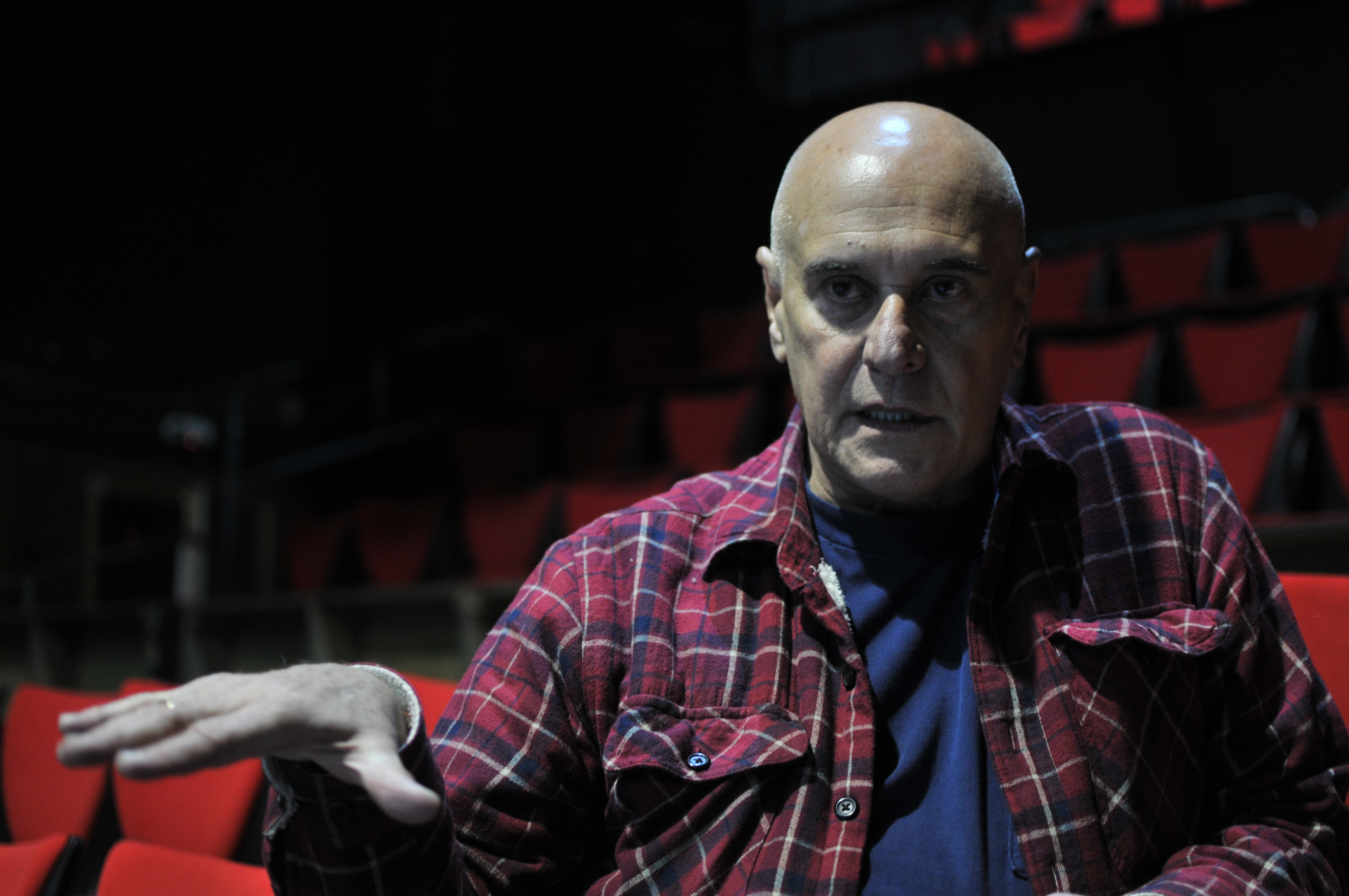 Actor cubano, director de la obra de teatro "Las mariposas saltan al vacío".