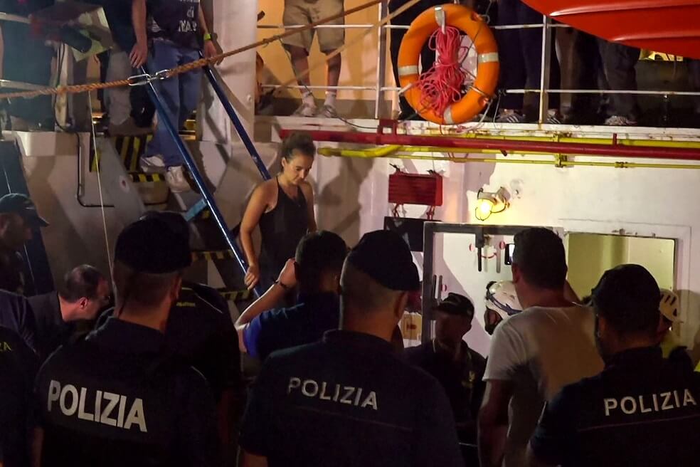 La capitana del barco rescatista "Sea Watch" que fue arrestada por salvar a 40 migrantes