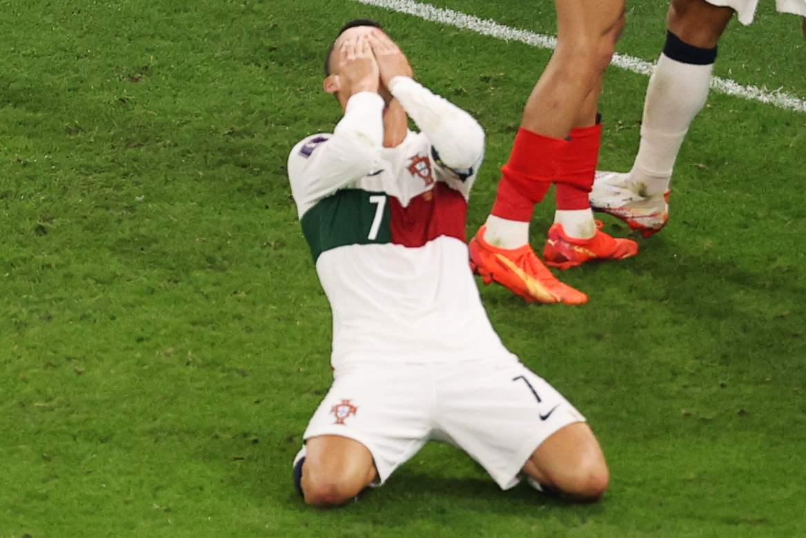Doha (Qatar), 10/12/2022.- Cristiano Ronaldo of Portugal reacts during the FIFA World Cup 2022 quarter final soccer match between Morocco and Portugal at Al Thumama Stadium in Doha, Qatar, 10 December 2022. (Mundial de Fútbol, Marruecos, Catar) EFE/EPA/Abedin Taherkenareh