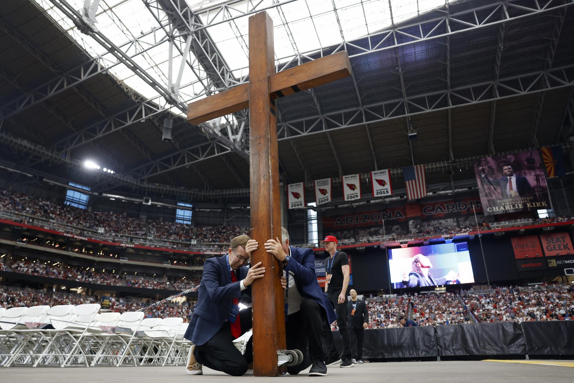 Homenaje a Charlie Kirk: Trump, Musk y líderes republicanos se reúnen en Arizona