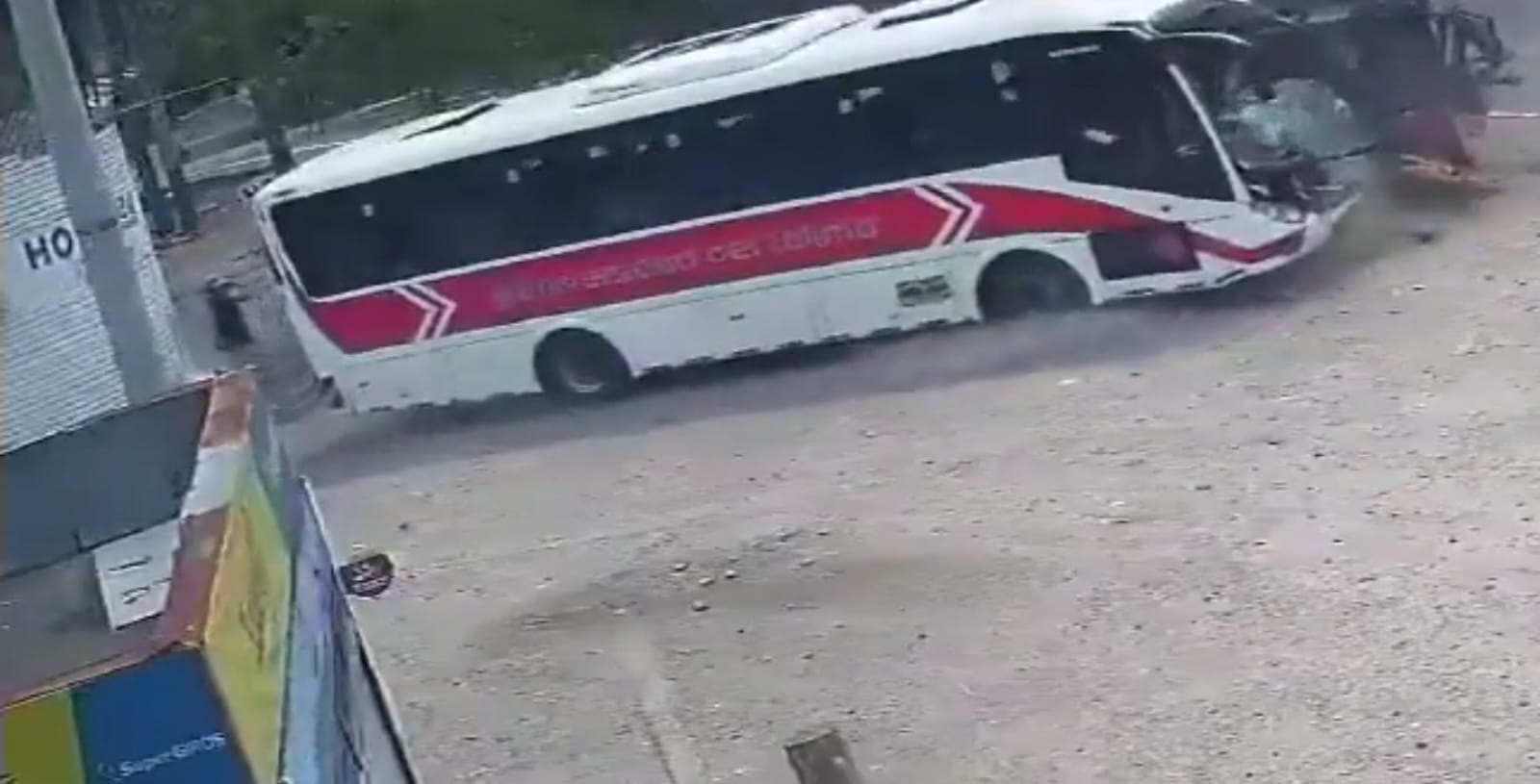 Revelan video del accidente en el que colisionaron dos buses en Caldas