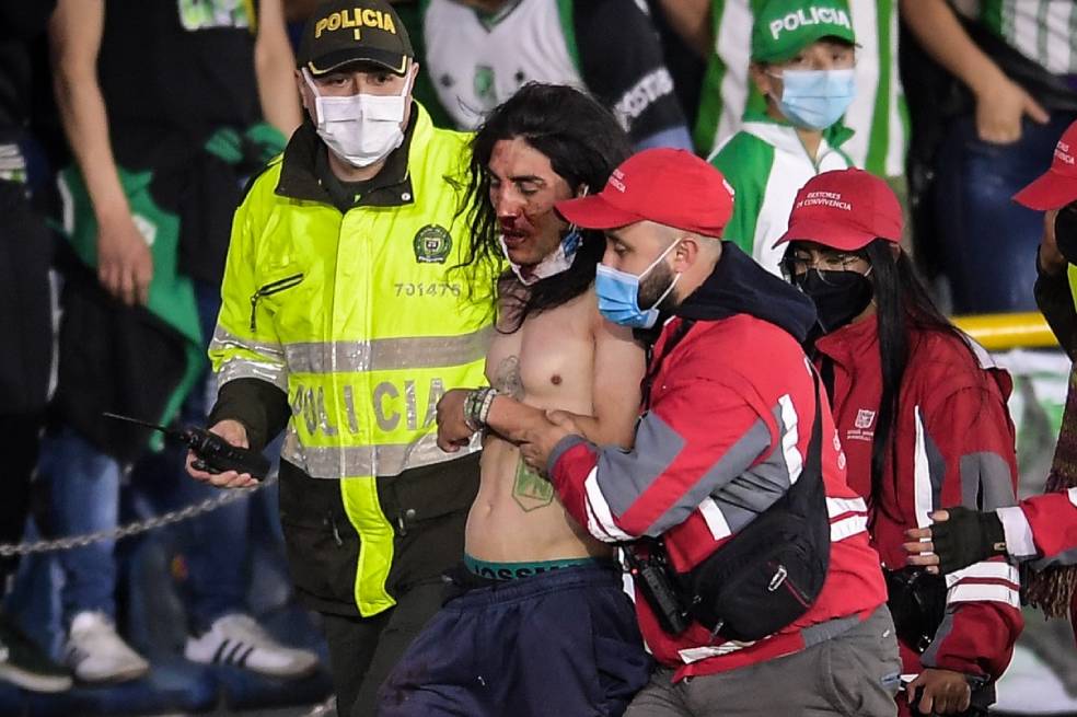 Pelea entre hinchas de Santa Fe y Nacional