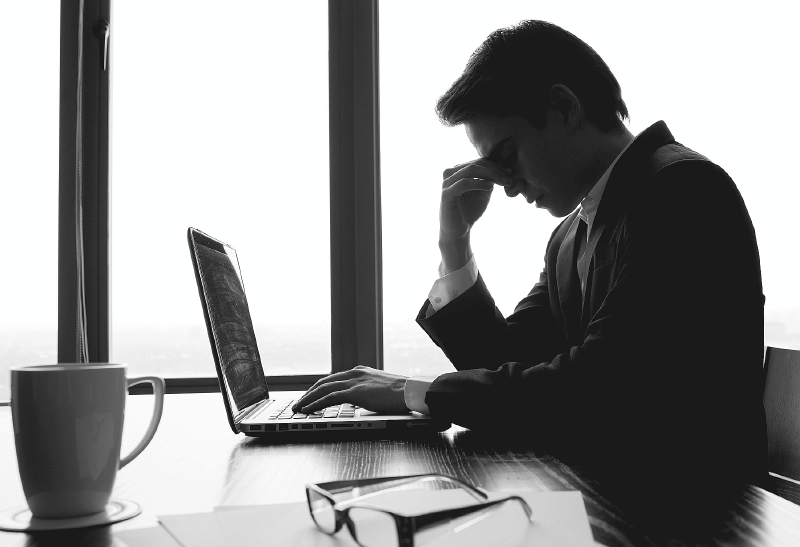 Pese a la seguridad implementada por los bancos, los ladrones cibernéticos hacen de las suyas.  / IStock