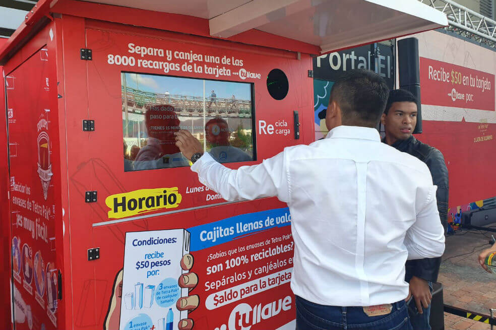 Instalan nuevas máquinas con las que TM recarga tarjetas Tullave por envases plásticos y latas