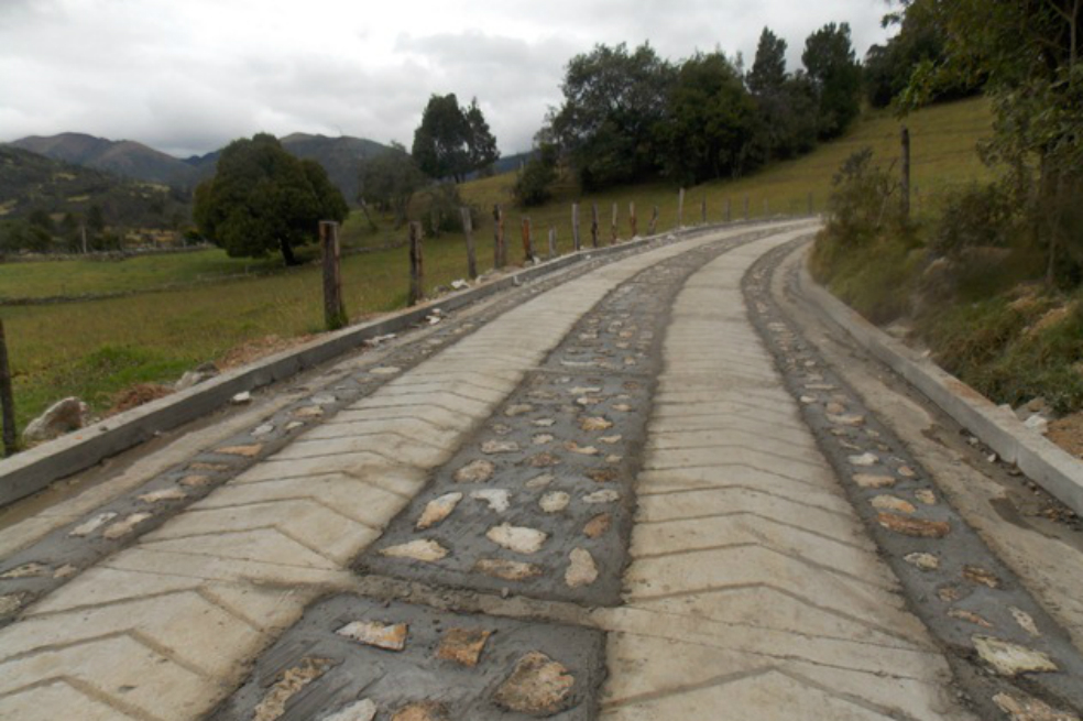 Gobierno aspira a construir más de 3.000 km de vías terciarias en un año
