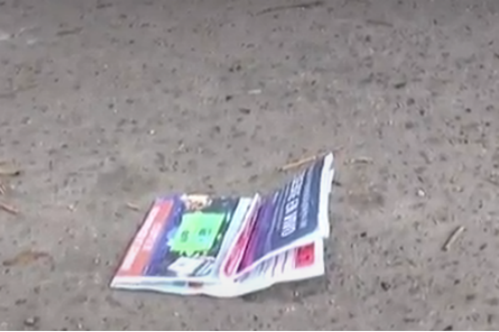 Niño encontró recibo con dinero adentro y pagó la factura