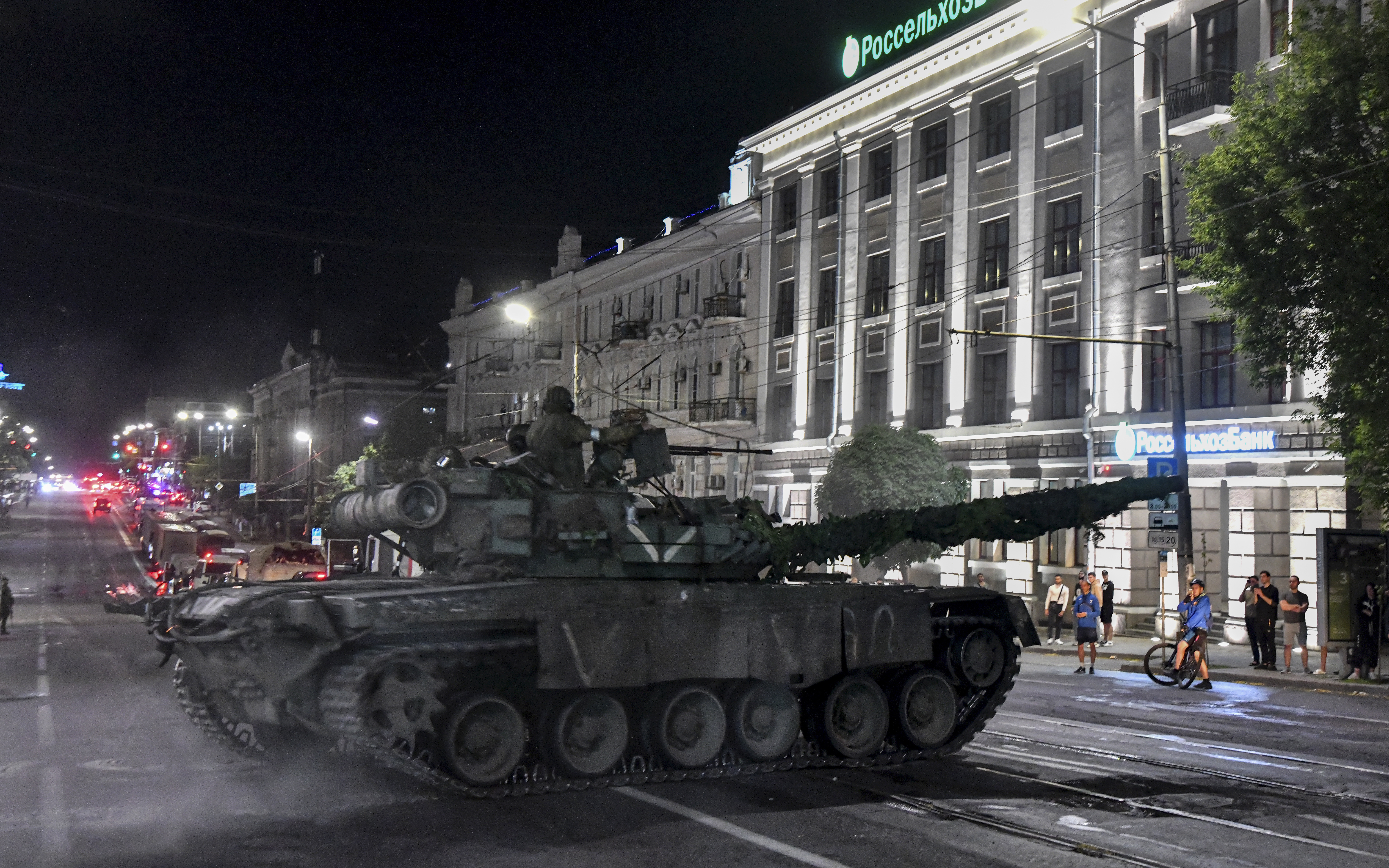 Rostov-on-don (United States), 24/06/2023.- Private military company (PMC) Wagner Group servicemen prepare to leave downtown Rostov-on-Don, southern Russia, 24 June 2023. Security and armoured vehicles were deployed after the Chief of the private military company (PMC) Wagner Group said in a video that his troops had occupied the building of the headquarters of the Southern Military District, demanding a meeting with Russia's defense chiefs. The President of Belarus held talks with the head of the Wagner group, as a result of which he accepted a proposal to stop the movement of the group's fighters across Russia, the press service of the President of Belarus reported. The Chief of Wagner Group has said that columns of his group will return to field camps. (Bielorrusia, Rusia) EFE/EPA/ARKADY BUDNITSKY