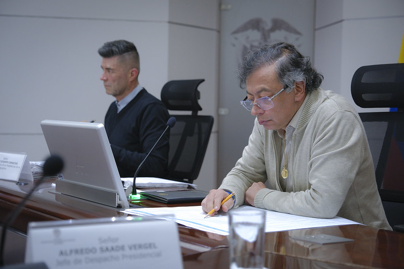 Petro alista decisiones sobre su gabinete tras su regreso de Europa a Colombia