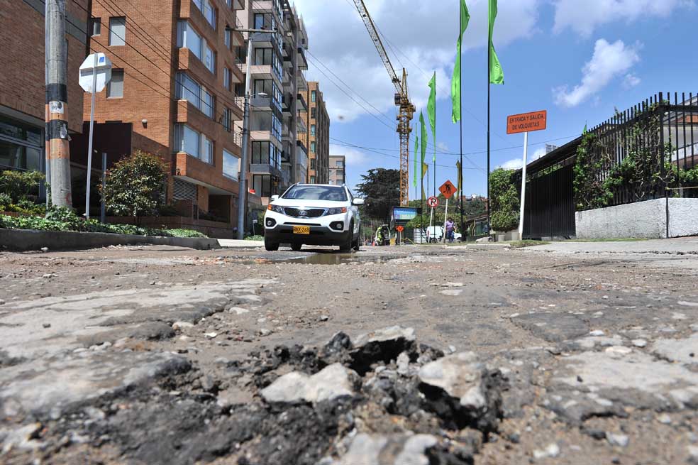 Puntos a favor y en contra de que las Alcaldías Locales tapen los huecos de grandes vías