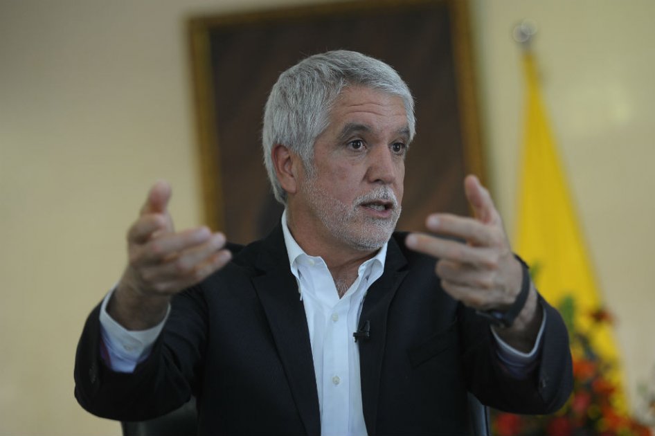 Era “indispensable”: Peñalosa sale en defensa de restricción a motos tras protestas