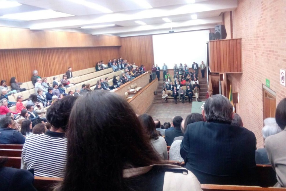 Asamblea de profesores en la U. Externado.