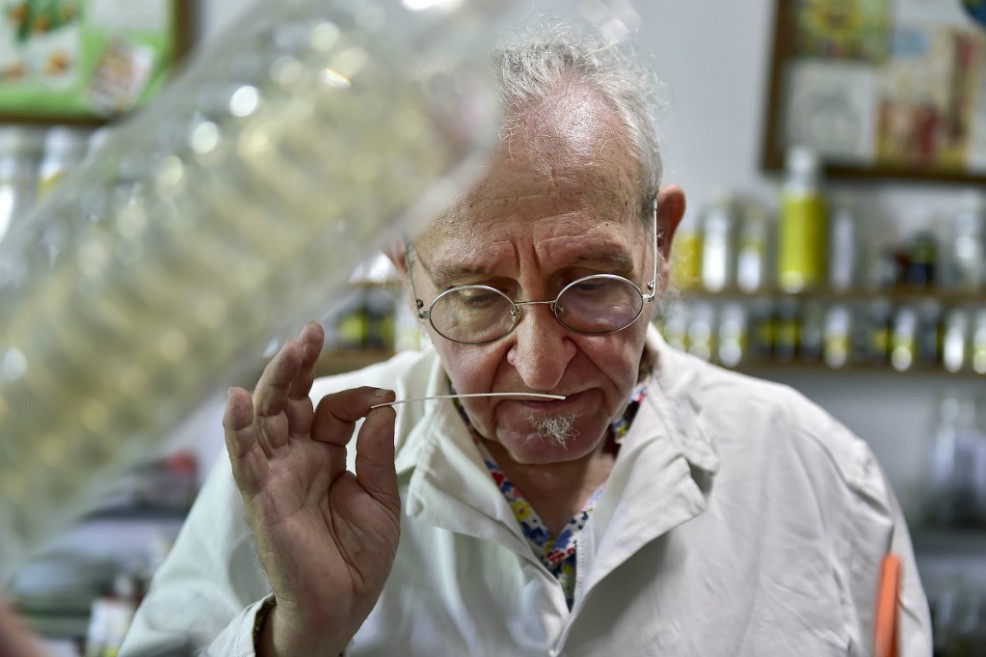 El fabricantes de aromas francés Michaël Moisseeff en su laboratorio.
