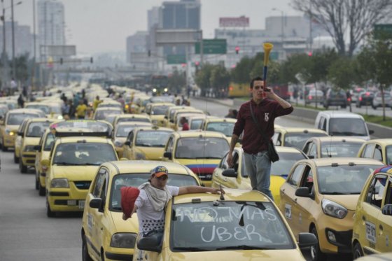 ¿Cuánto gana al mes un taxista en Bogotá?