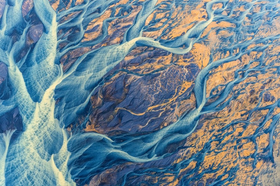La categoría de Agua fue ganada por Kristin Wright, de Estados Unidos, quien capturó esta vista aérea de un río islandés.