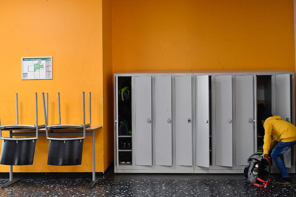 Adolescente que madruga en el colegio no se ayuda