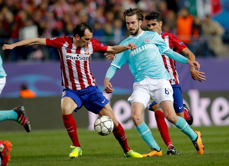 Diego Godín sufrió una lesión muscular y estará tres semanas fuera de las canchas