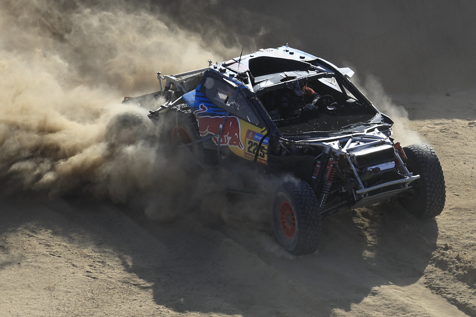 Carlos Sainz abandonó el Rally Dakar 2025 tras fuerte accidente: ¿qué pasó?