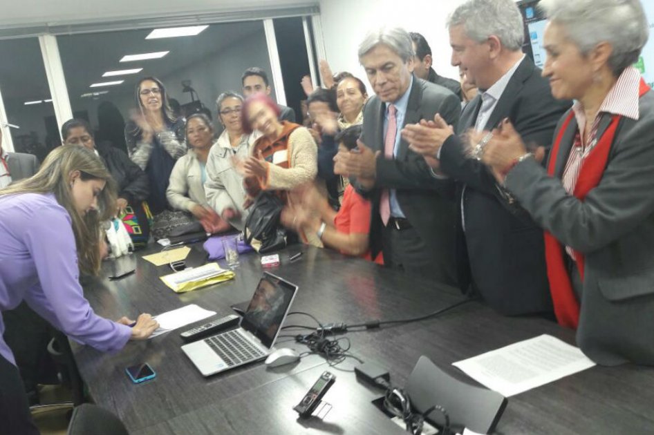 Gobierno y madres comunitarias firman acuerdo