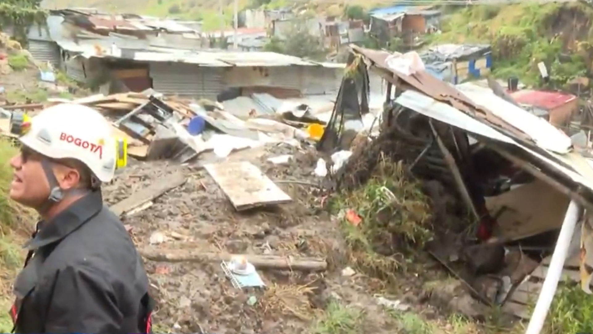 Lluvias causaron derrumbe en Ciudad Bolívar: más de 10 familias quedaron sin casa