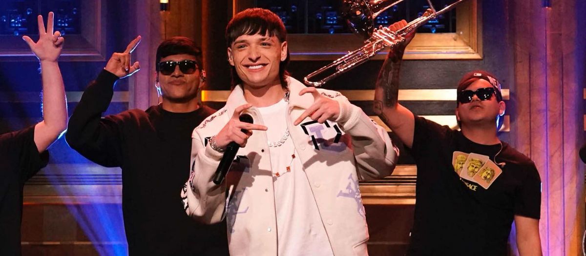 El cantante mexicano Peso Pluma logró 'desbancar' a Miley Cyrus de la primera posición de lo más escuchado en Spotify. ¿Quién es él?