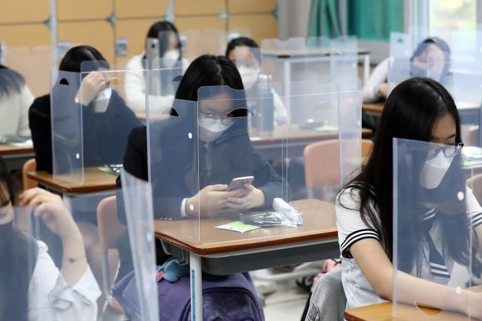 ¿Cómo podrían regresar los estudiantes a clase tras la pandemia?