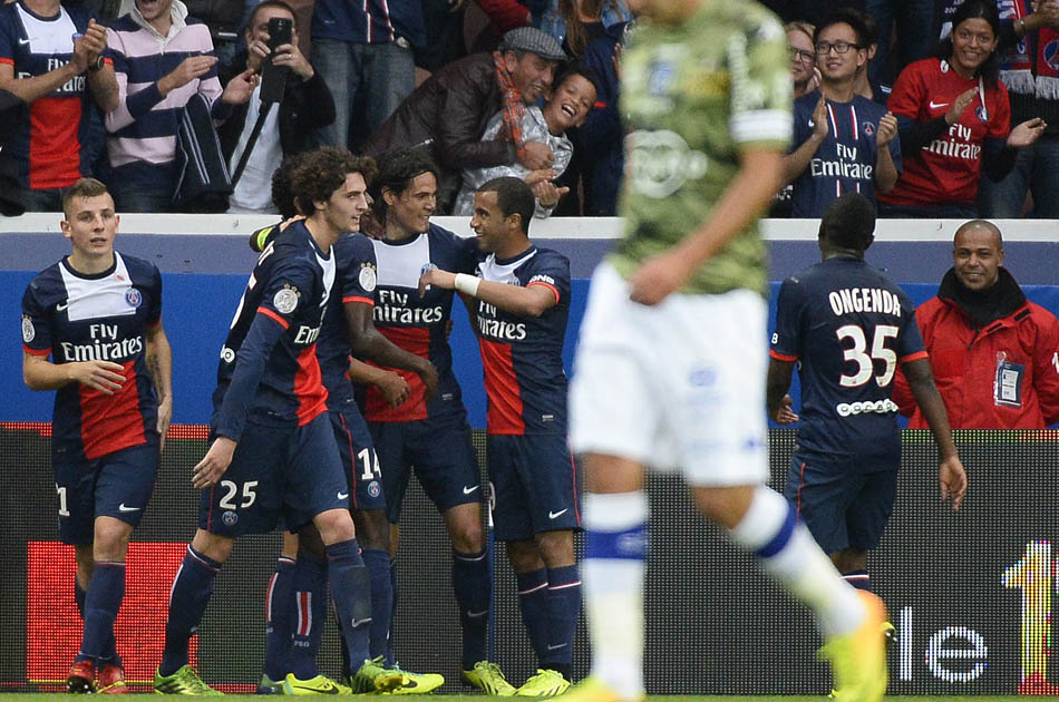 Con dobletes de Ibrahimovic y Cavani, PSG goleó y es líder parcial en Francia