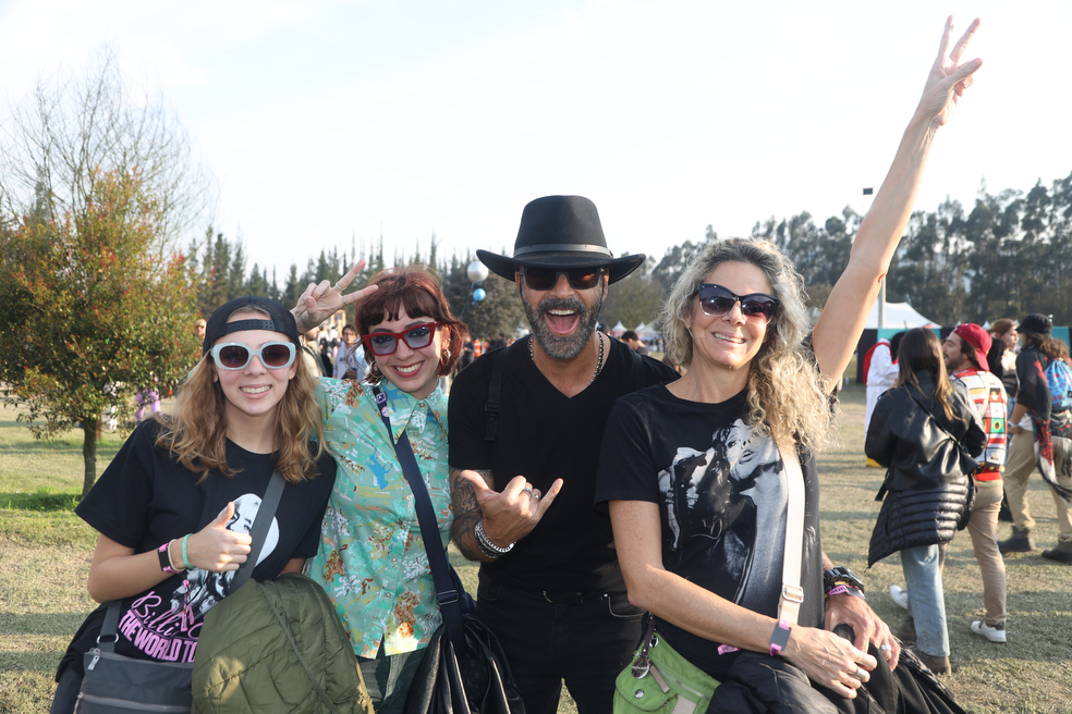 Eva, Mia, Gato Rodriguez y Veronica Segrera