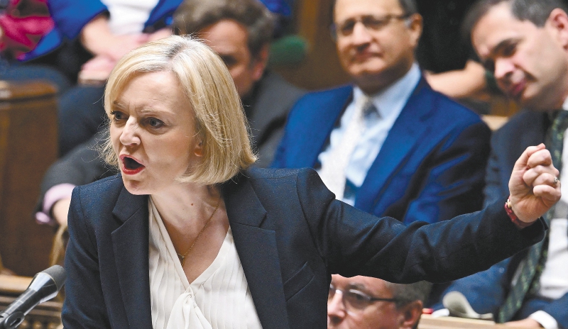 Liz Truss reaparece: “Mi prioridad era evitar un gran derrumbe para Reino Unido”