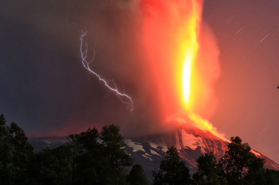 Se mantiene alerta roja en proximidades del volcán chileno Villarrica