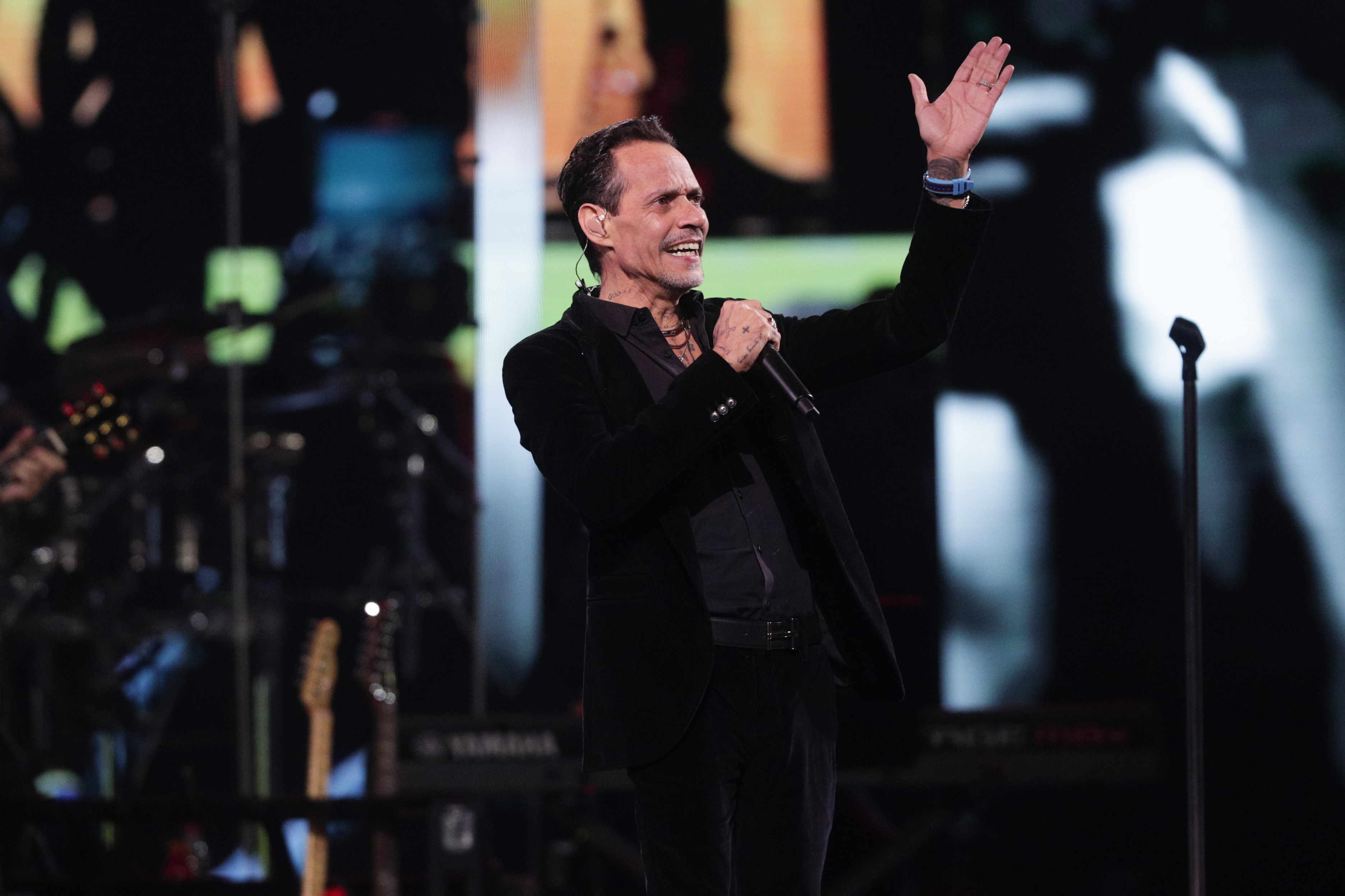 Acusan a Marc Anthony de presentarse en supuesto estado indebido, en concierto