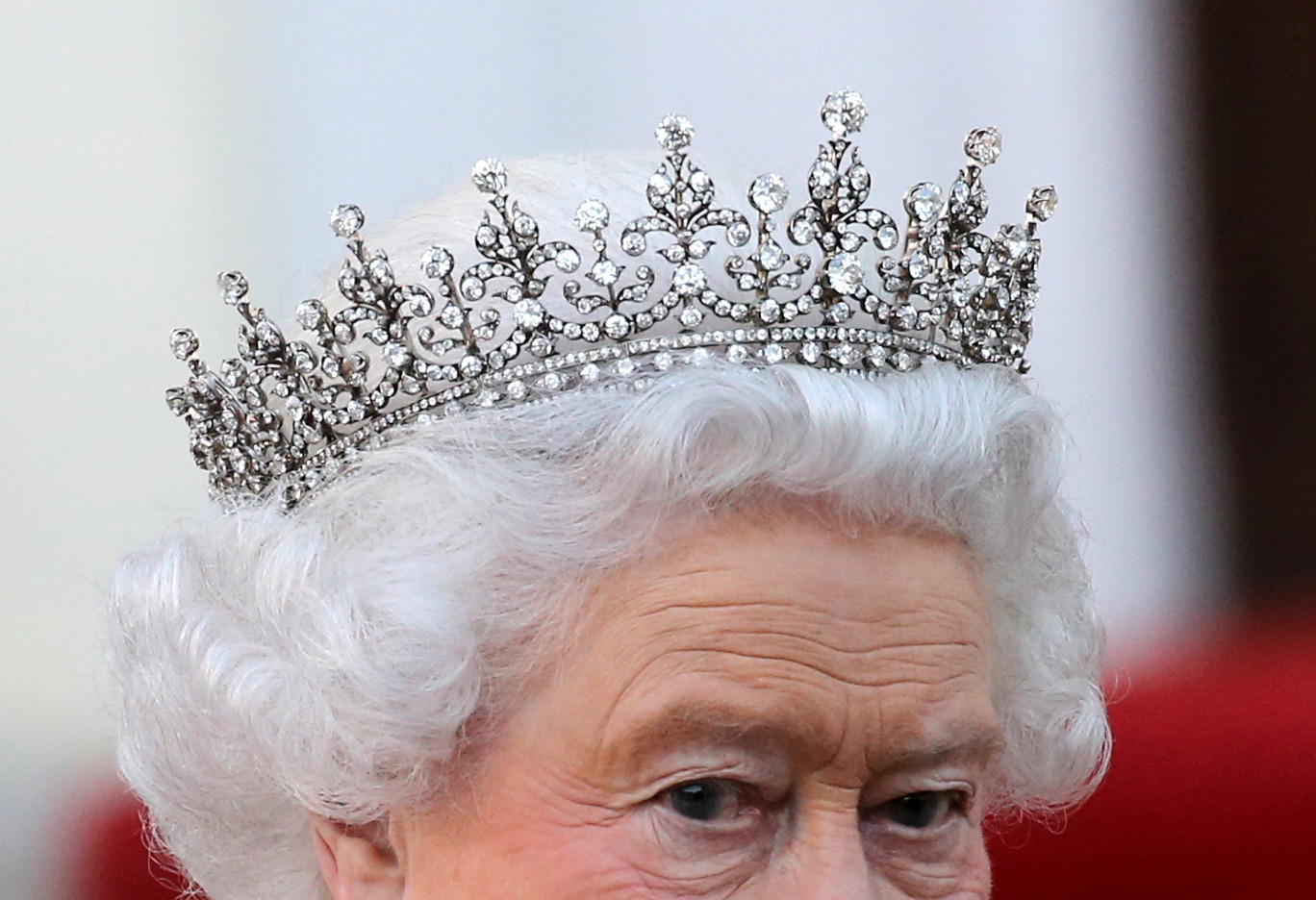 Berlin (Germany), 24/06/2015.- (FILE) - A picture dated 24 June 2015 shows Britain's Queen Elizabeth II arriving for a state banquet in honor of her state visit, at Bellevue Palace in Berlin, Germany (reissued 08 September 2022). According to a statement issued by Buckingham Palace on 08 September 2022, Britain's Queen Elizabeth II has died at her Scottish estate, Balmoral Castle, on 08 September 2022. The 96-year-old Queen was the longest-reigning monarch in British history. (Alemania, Reino Unido) EFE/EPA/KAY NIETFELD GERMANY OUT