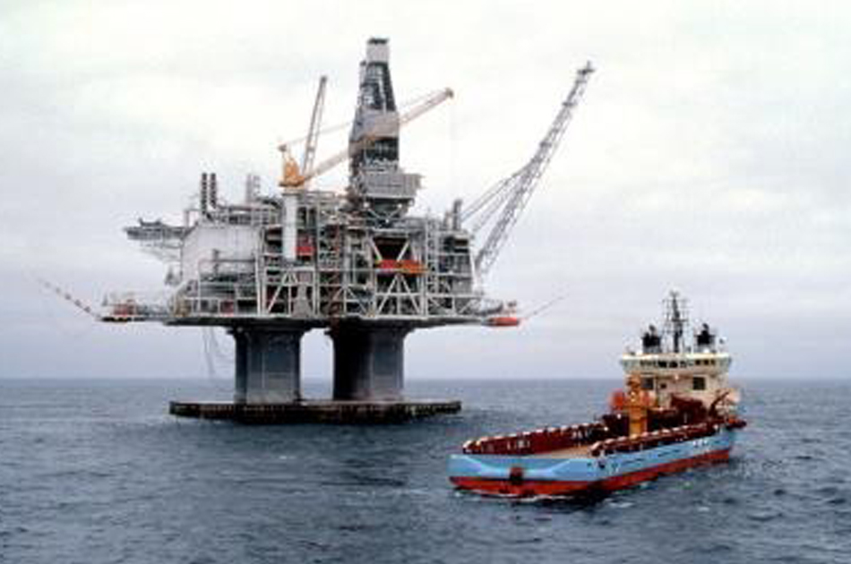 Plataforma petrolífera en aguas de Canadá. EFE