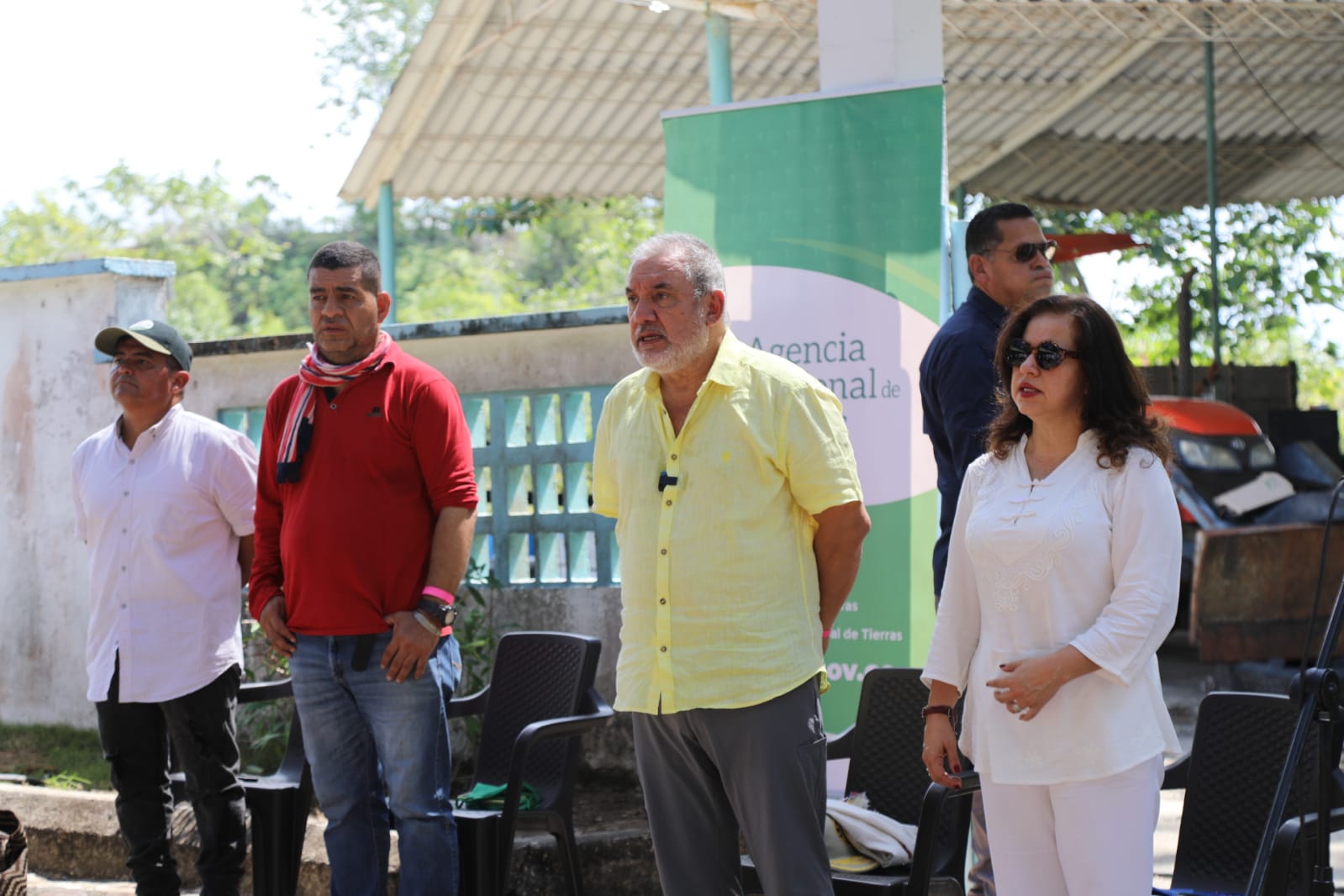 En el evento de entrega en Puerto Parra participaron la directora de la ARN, Alejandra Miller (derecha) y el director de la ANT, Gerardo Vega.