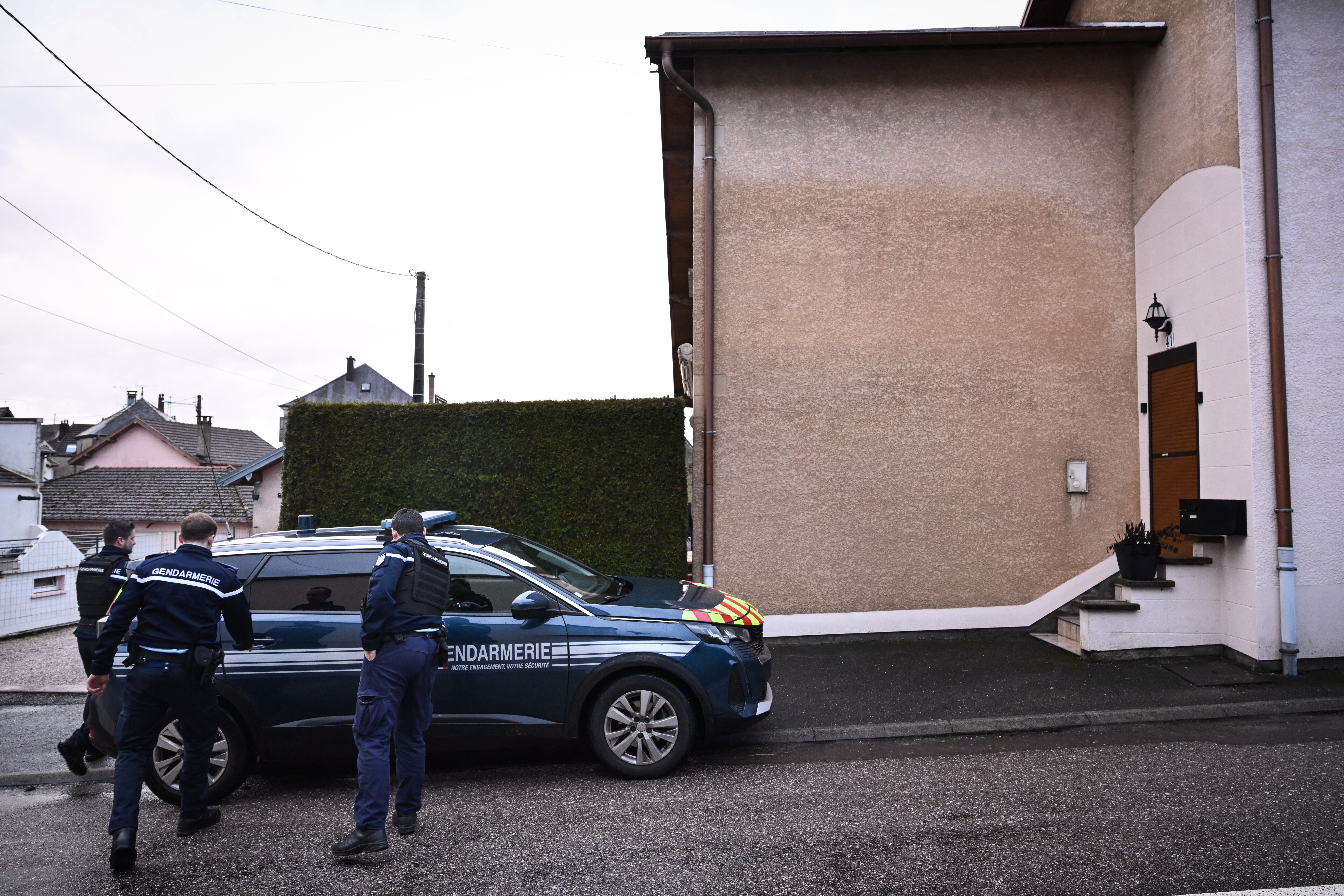 French Gendarmes gather outside the house where the bodies of two infants have been discovered in a freezer in Ailleviller-et-Lyaumont, eastern France on February 12, 2026. A woman in her fifties, suspected of a double infanticide in Haute-Sa�ne after the discovery of two infants� bodies, was arrested in Boulogne-Billancourt (Hauts-de-Seine), AFP learned from sources close to the case. According to an initial source cited by AFP, a man contacted the gendarmerie on February 10, after discovering the body of a newborn in a freezer at his home in Aillevillers-et-Lyaumont, a commune in Haute-Sa�ne on the border with the Vosges. (Photo by SEBASTIEN BOZON / AFP)