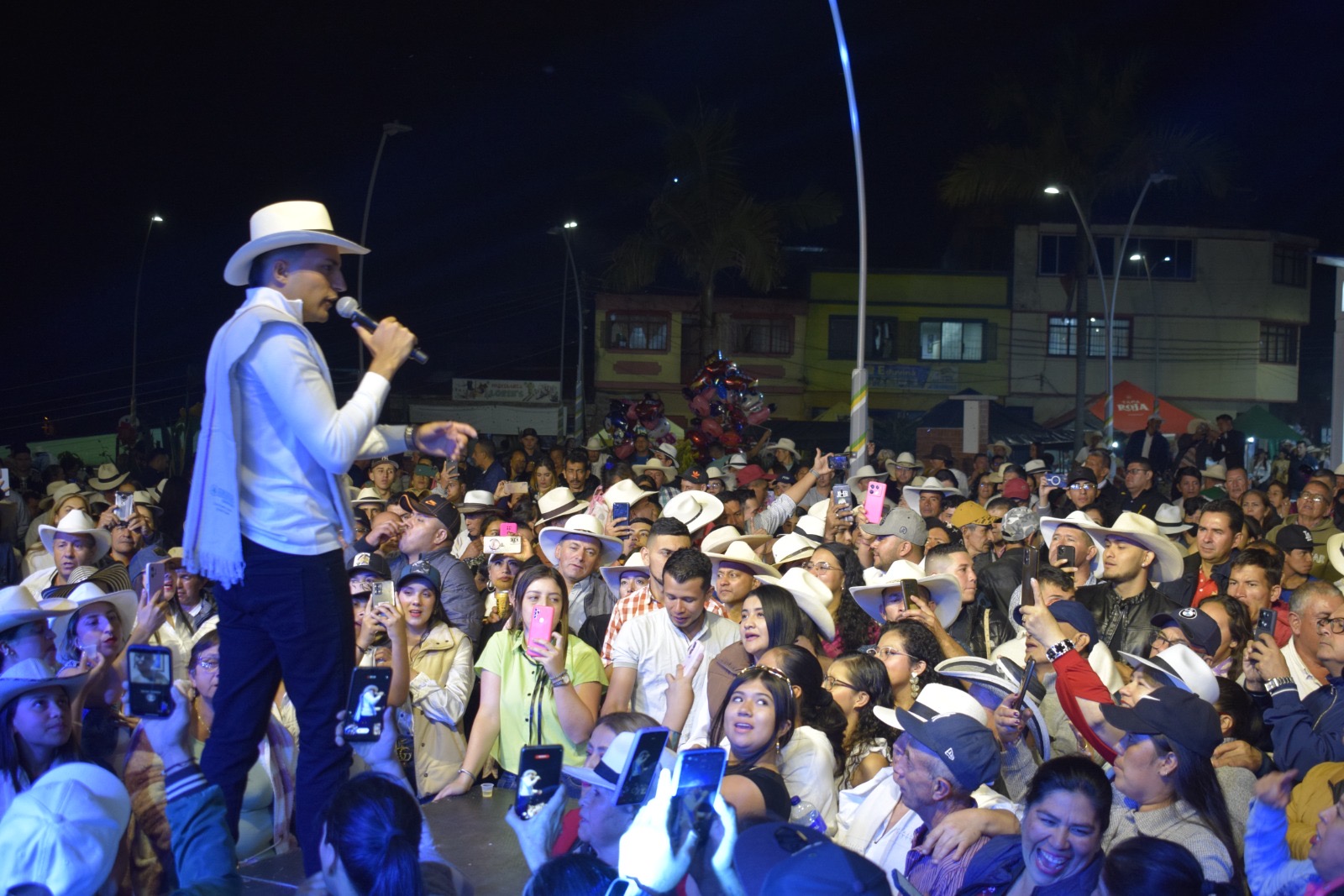 ¿Quién canta en la novela de Darío Gómez de RCN? Es un joven abogado y músico
