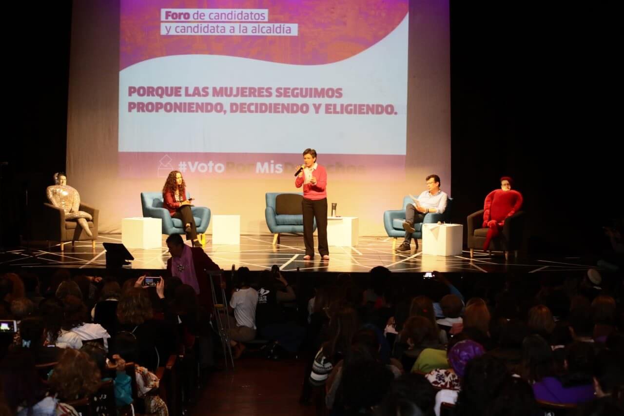 Claudia López y Hollman Morris firman pacto por las mujeres diversas de Bogotá