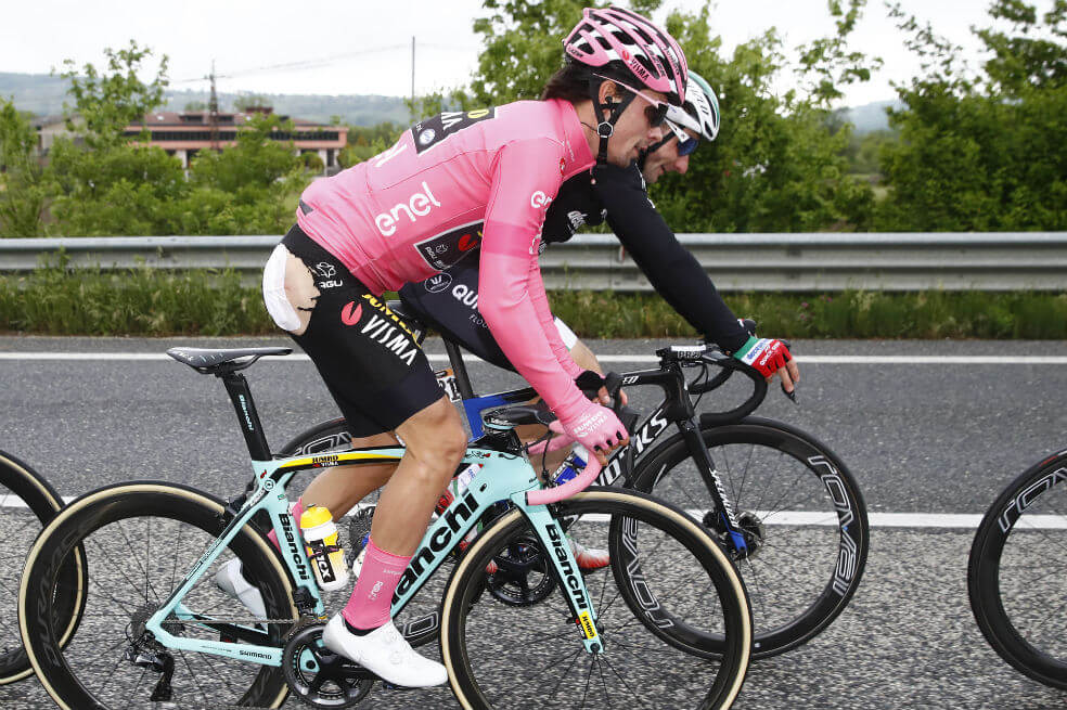 Valerio Conti es el nuevo líder del Giro de Italia, Primoz Roglic sufrió una caída
