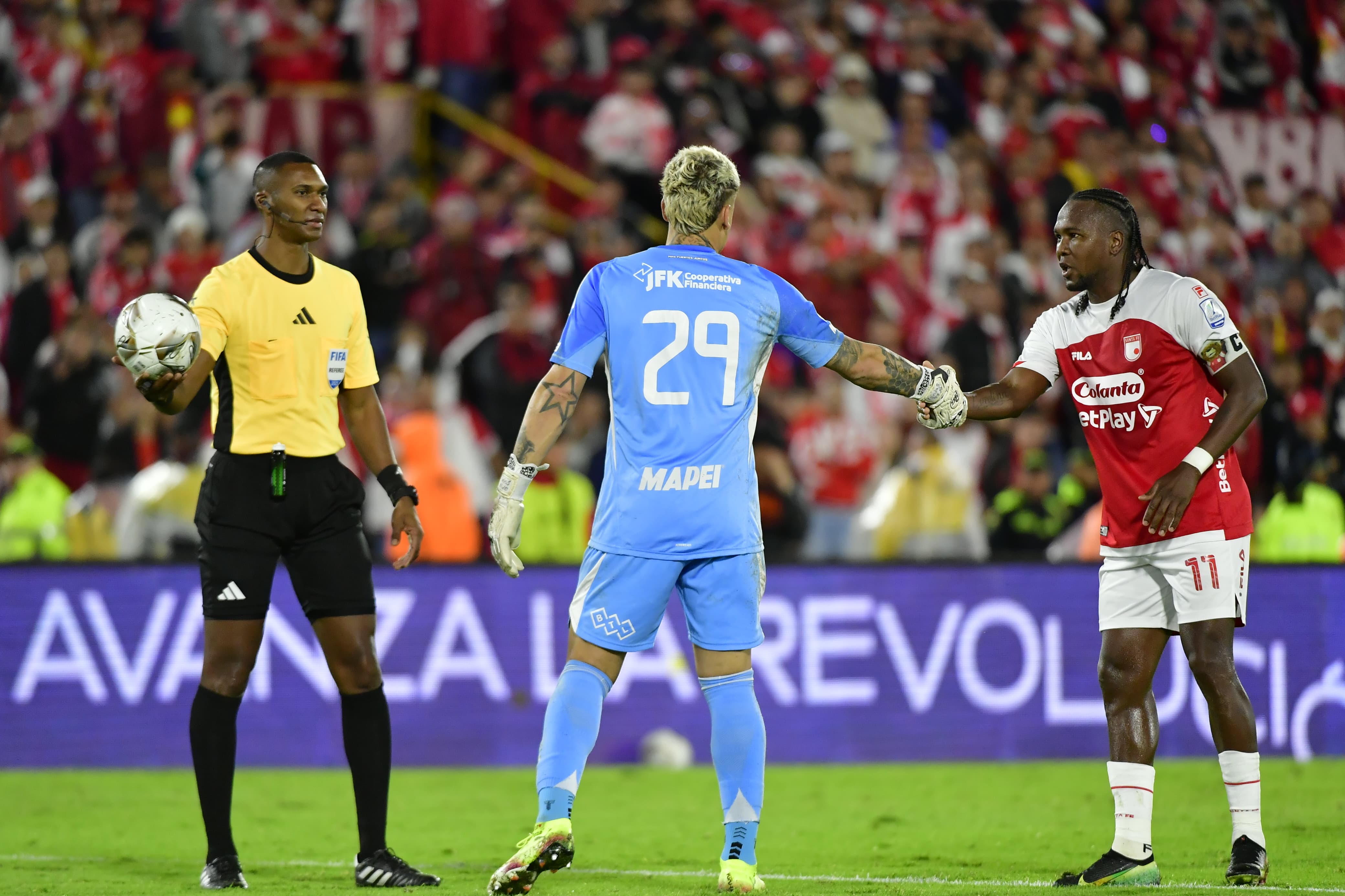Washington Aguerre le atajó tres remates a Hugo Rodallega en los primeros 90 minutos de la final entre cardenales y poderosos.