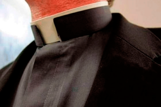 Por no quitarse la sotana, sacerdote no fue recluído en la cárcel