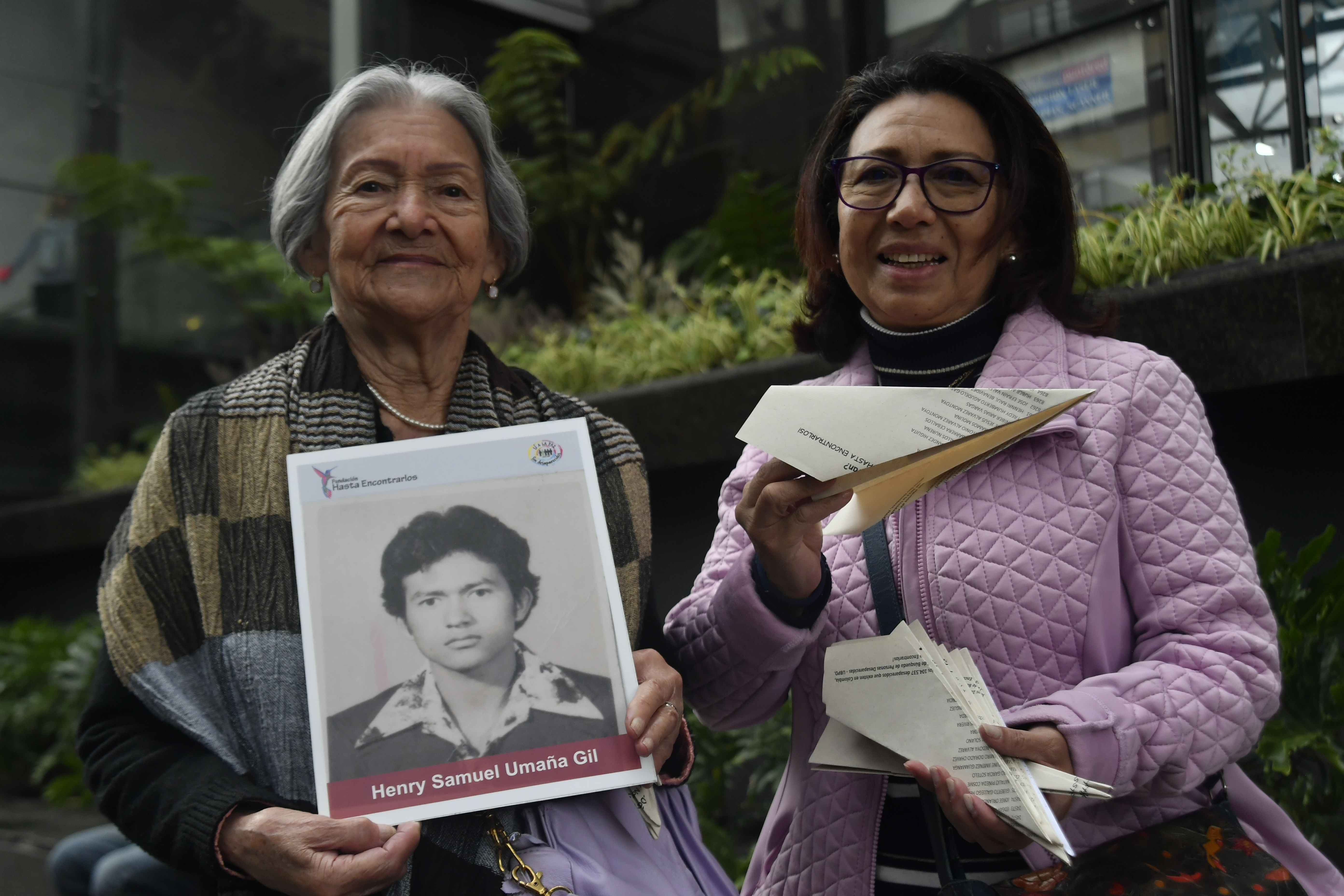 Cecilia Gil y su hija Gladis Umaña buscan a su hijo Henry Samuel Umaña desaparecido el 7 de marzo de 1981