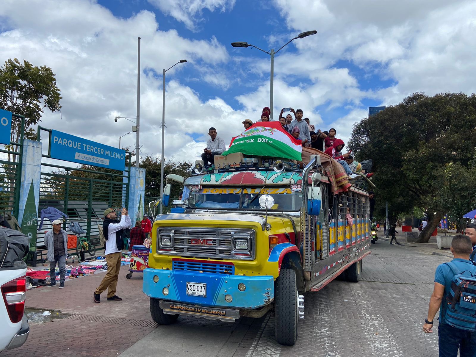 Miles de indígenas llegan al centro de Bogotá para participar en marcha del 27 de septiembre