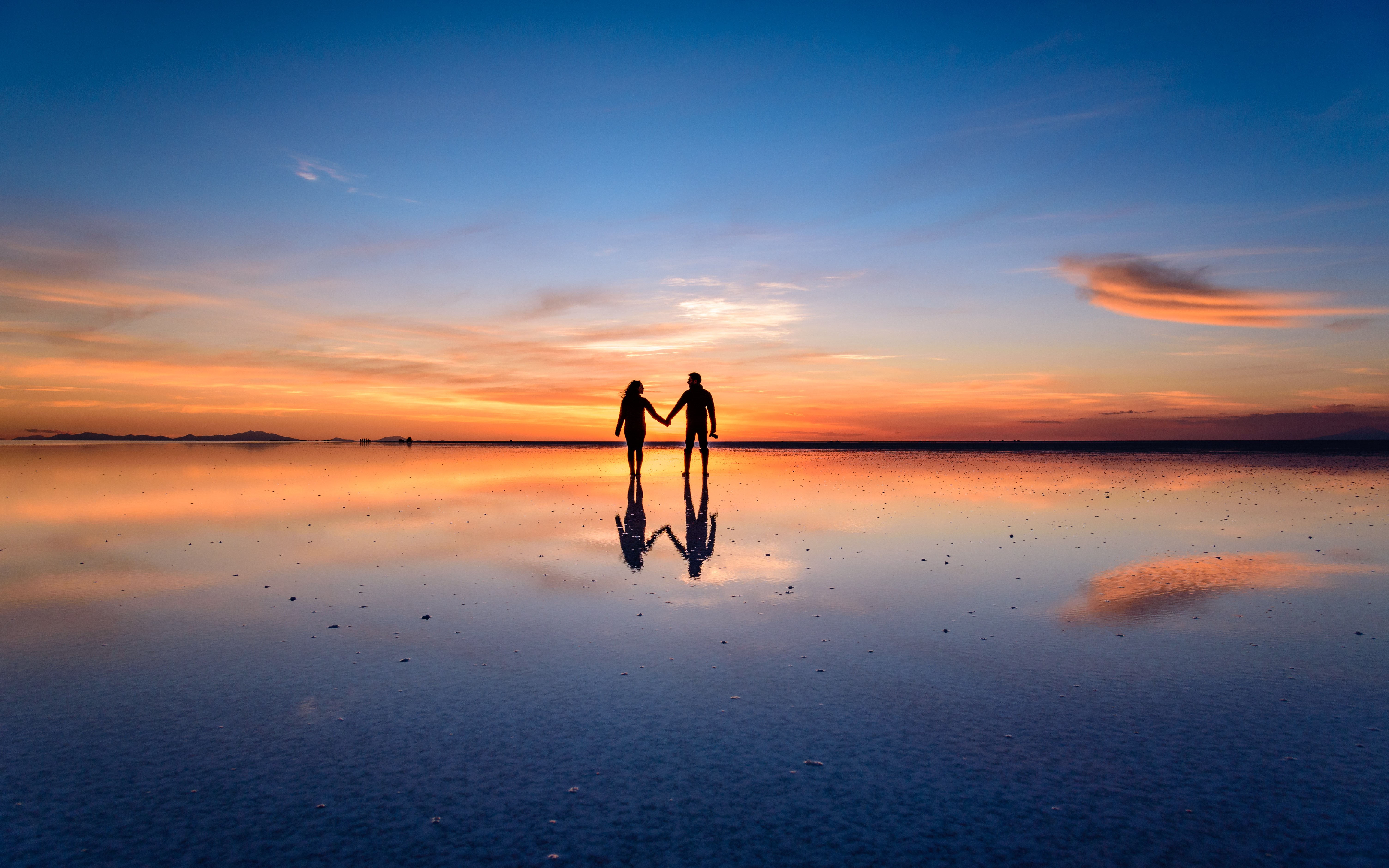Turismo para dos, romántico, beso