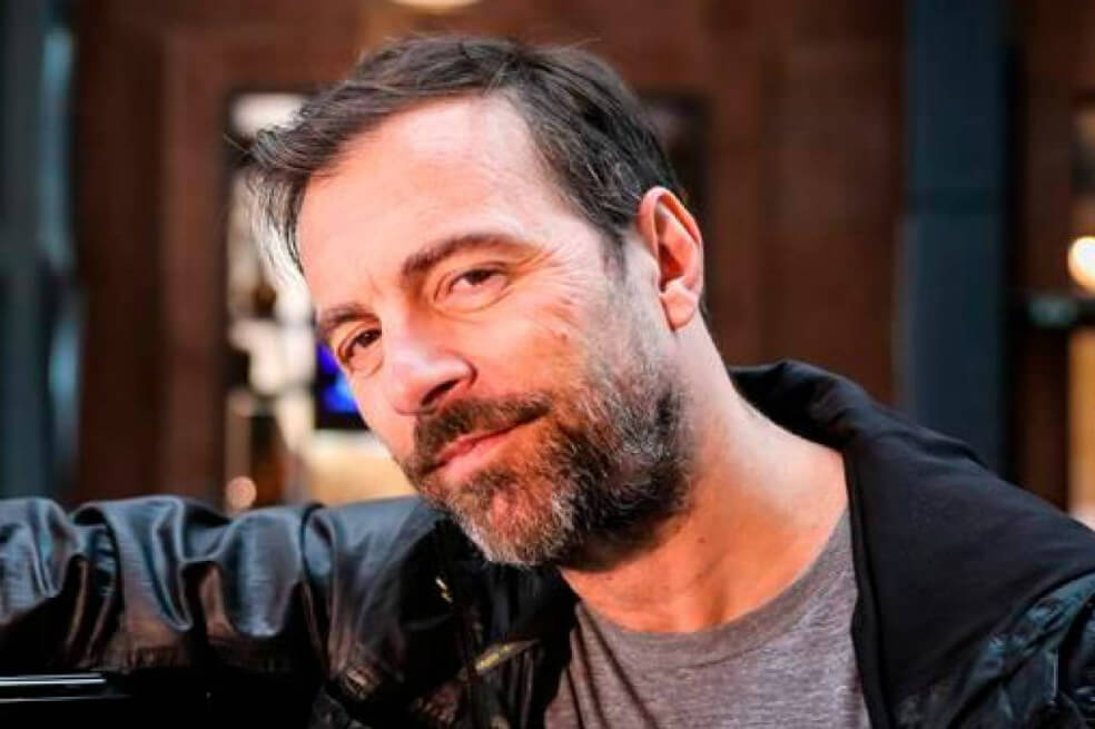 Kevin Johansen vuelve a jugar con las palabras, la ironía y los géneros