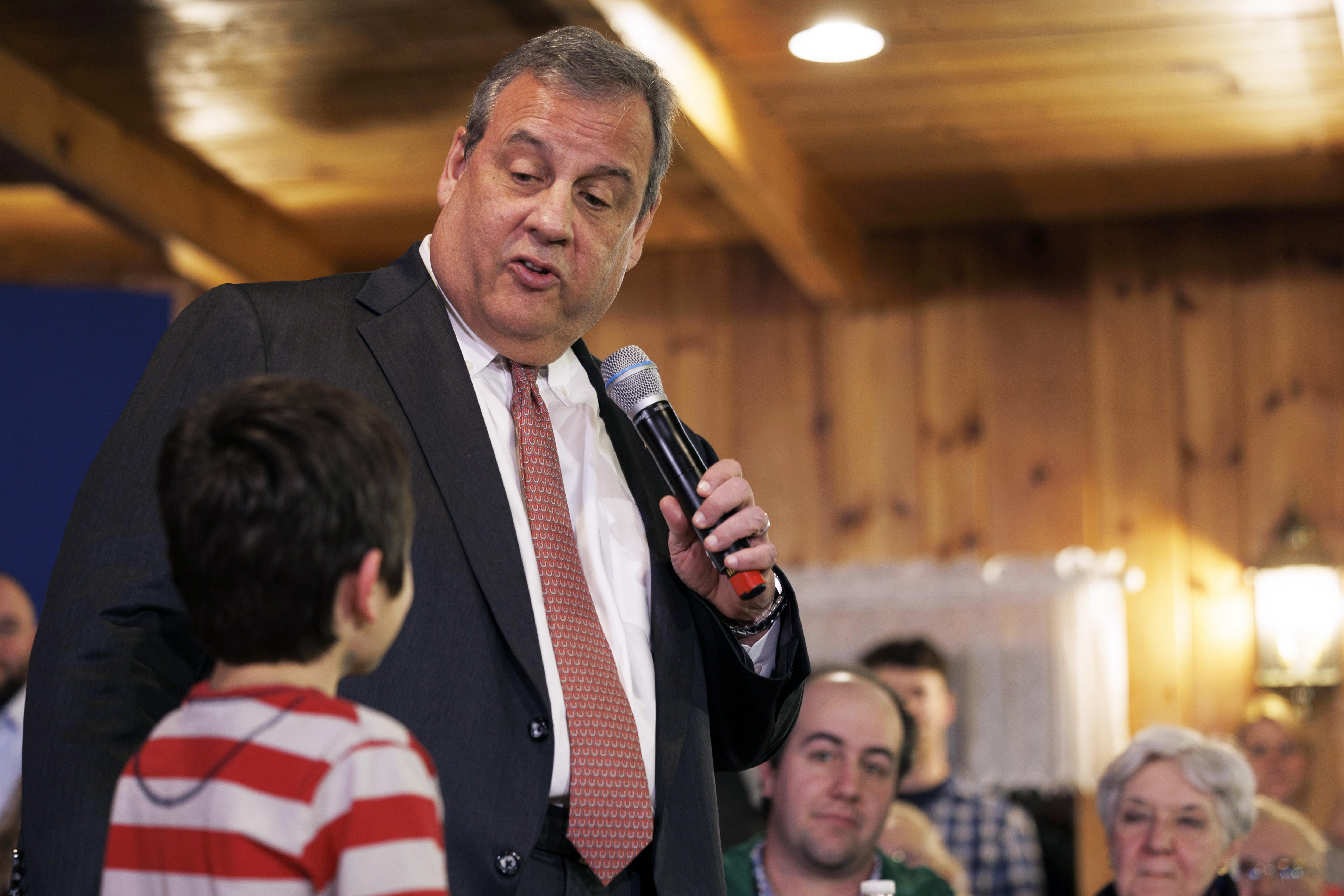 Chris Christie retira su candidatura a la Casa Blanca; no apoyará a Donald Trump