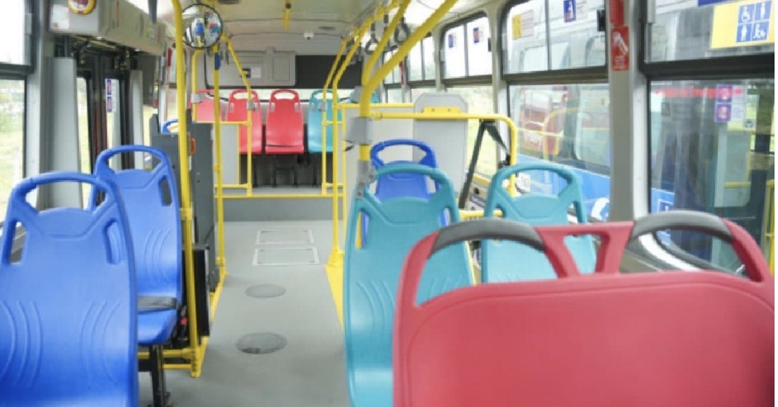 ¿Vio una silla aguamarina en Transmilenio? Así funcionará este nuevo espacio preferencial